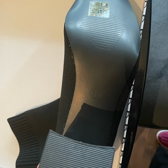 New Bella black knit ankle boots, size 38 Hell height is 2 3/4 inches - Picture 3 of 6